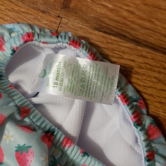 Strawberry swim suit set - Picture 4 of 4